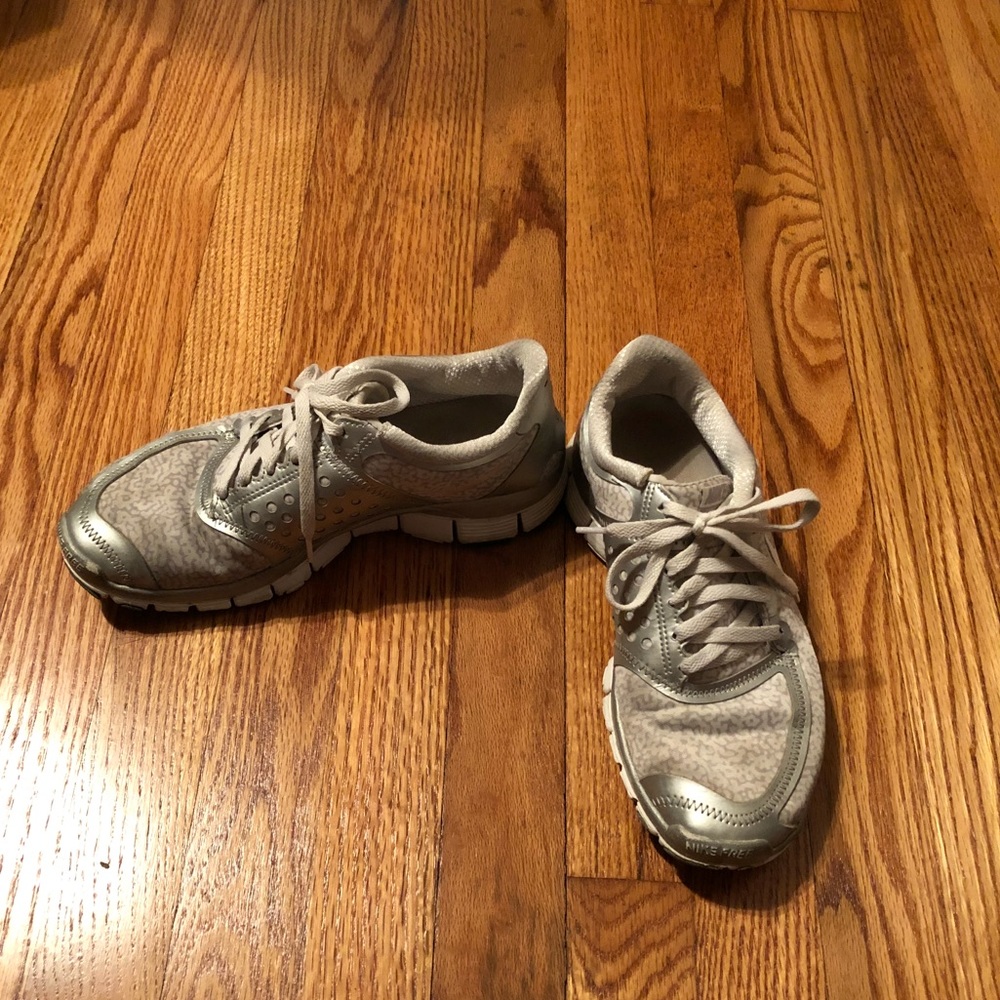Nike tennis shoes